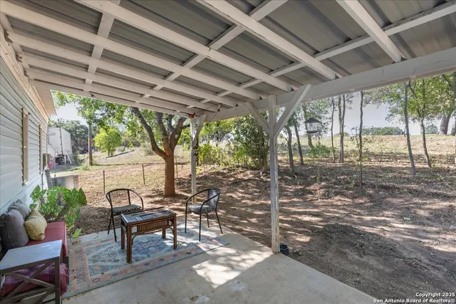 a view of a house with backyard