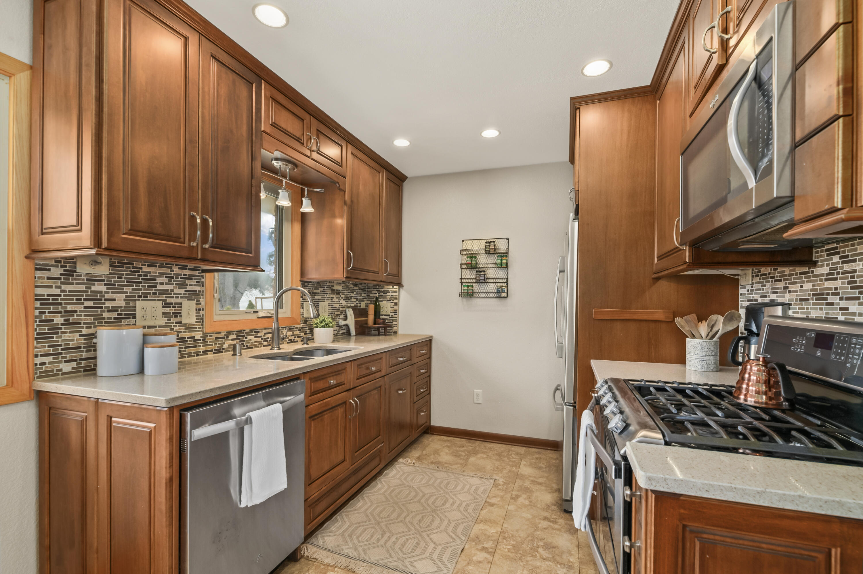 4404 South 63rd Street Greenfield, WI 53220 - Photo 8 of 31 8 DSC_7514