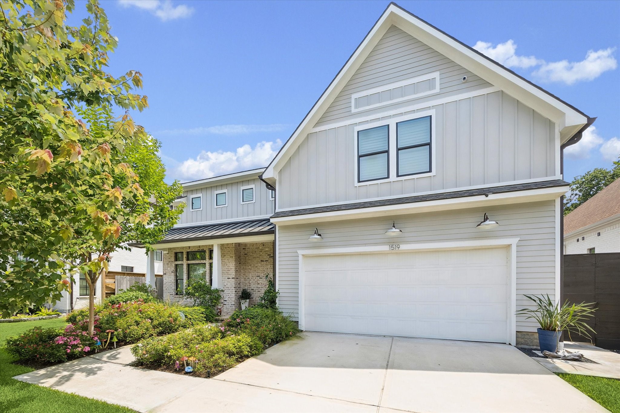 Stunning modern farmhouse with a pool in the heart of Oak Forest!