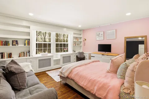 $1,599,999 | 734 King Street, Chappaqua, NY 10514