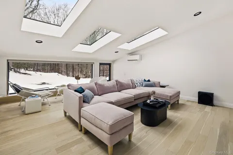 $1,599,999 | 734 King Street, Chappaqua, NY 10514