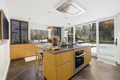 $1,599,999 | 734 King Street, Chappaqua, NY 10514