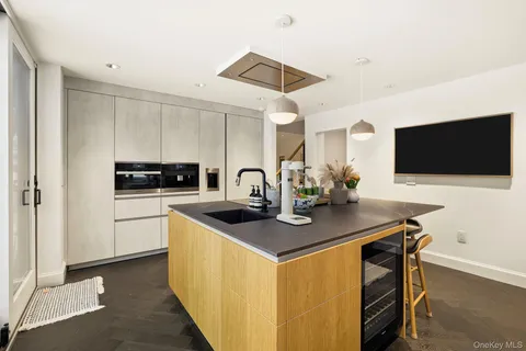 $1,599,999 | 734 King Street, Chappaqua, NY 10514