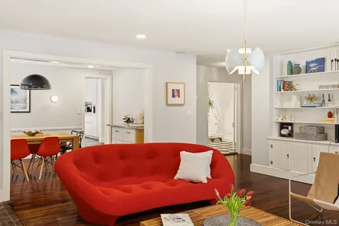 $1,599,999 | 734 King Street, Chappaqua, NY 10514