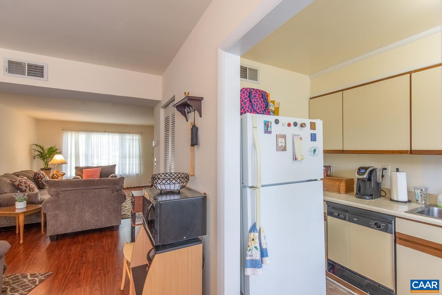2527 Hydraulic Road, Unit 47 Charlottesville, VA 22901 - Photo 5 of 9 Gallery Image 5
