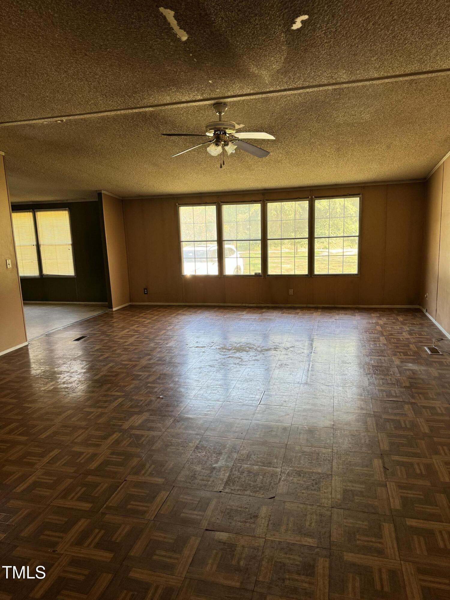 137 Williamson Farm Road Dudley, NC 28333 - Photo 10 of 26 Large Family Room