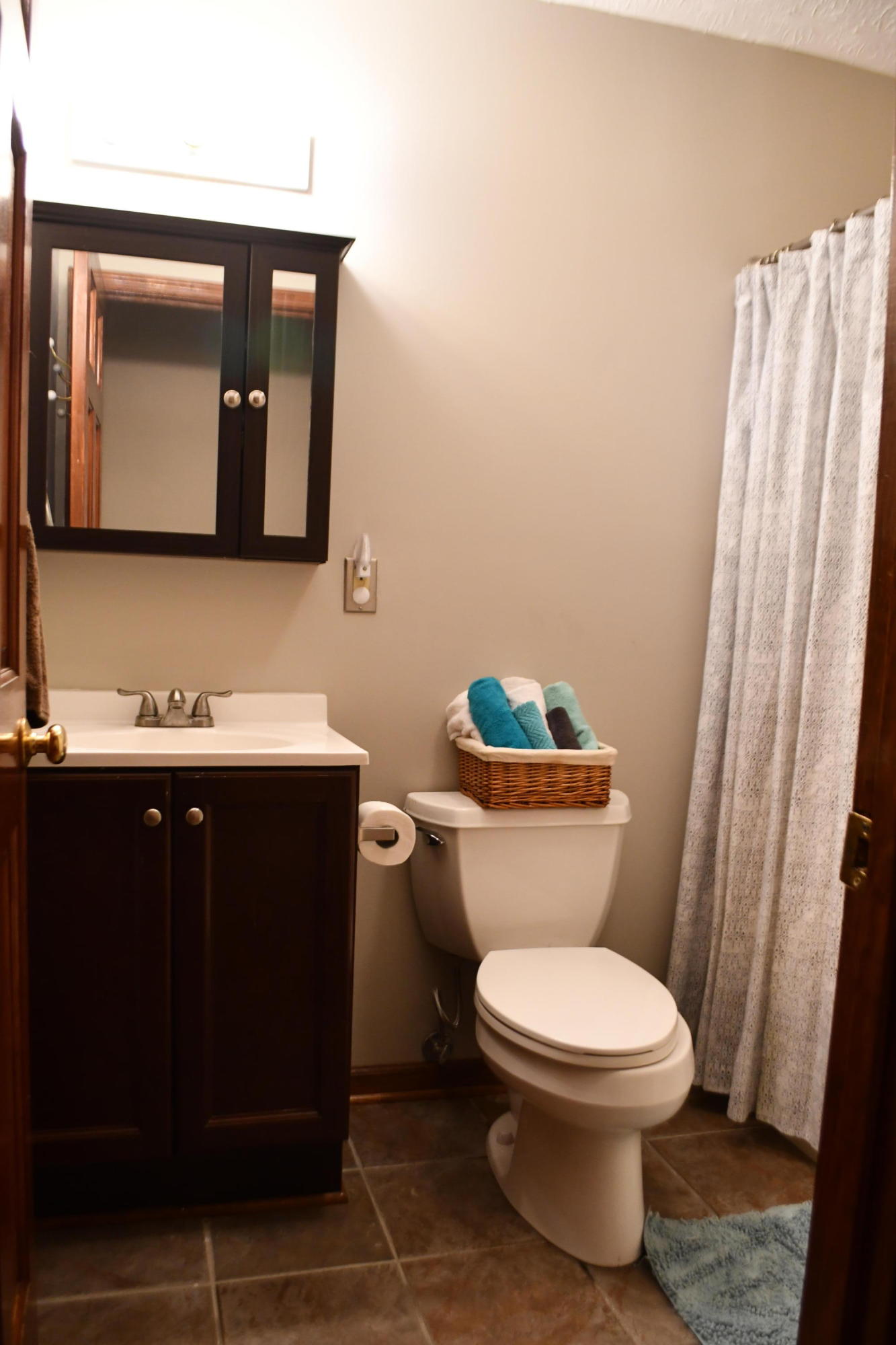 7512 Quarry Road Knoxville, TN 37938 - Photo 27 of 39 Guest Bath