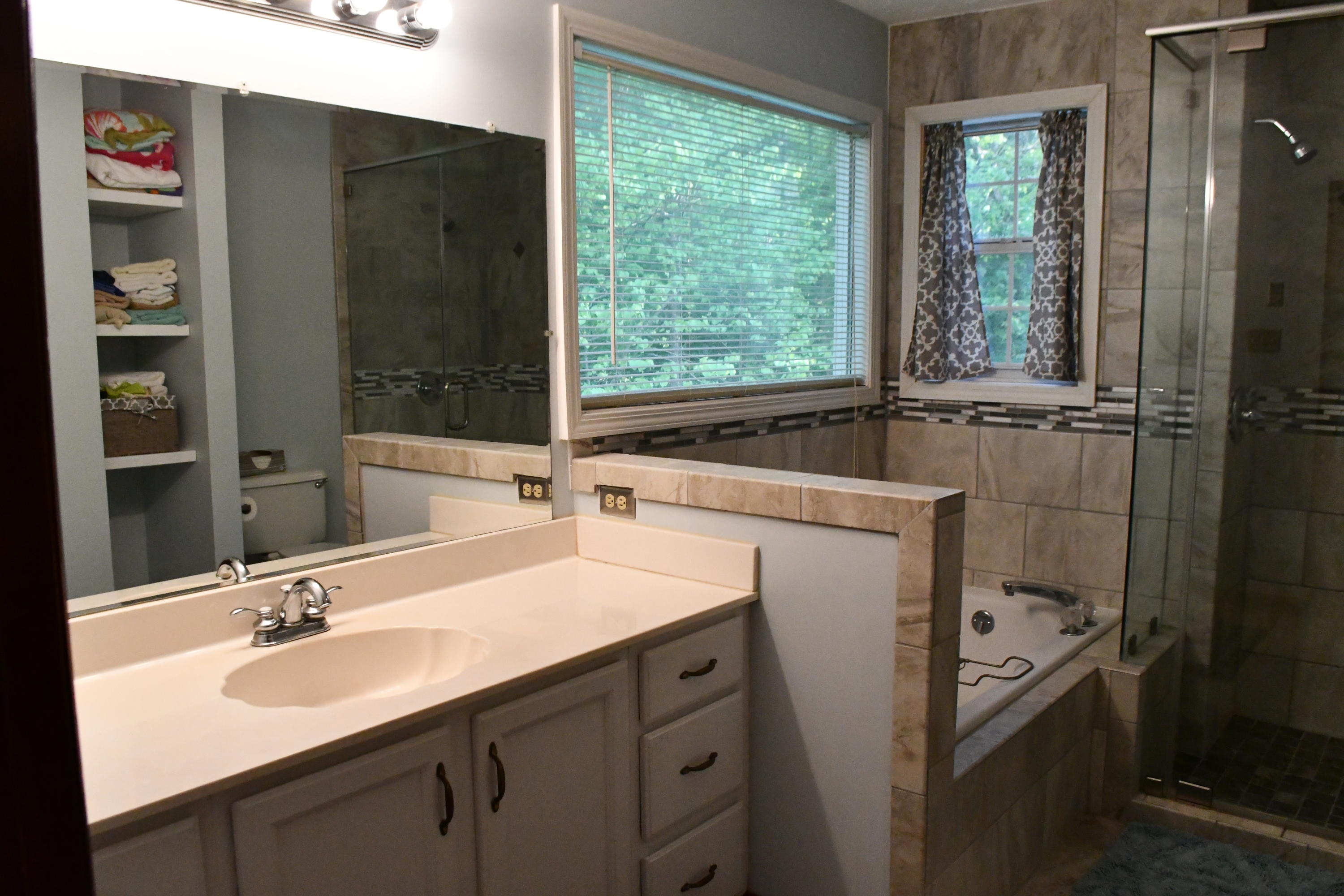 7512 Quarry Road Knoxville, TN 37938 - Photo 32 of 39 Master Bath
