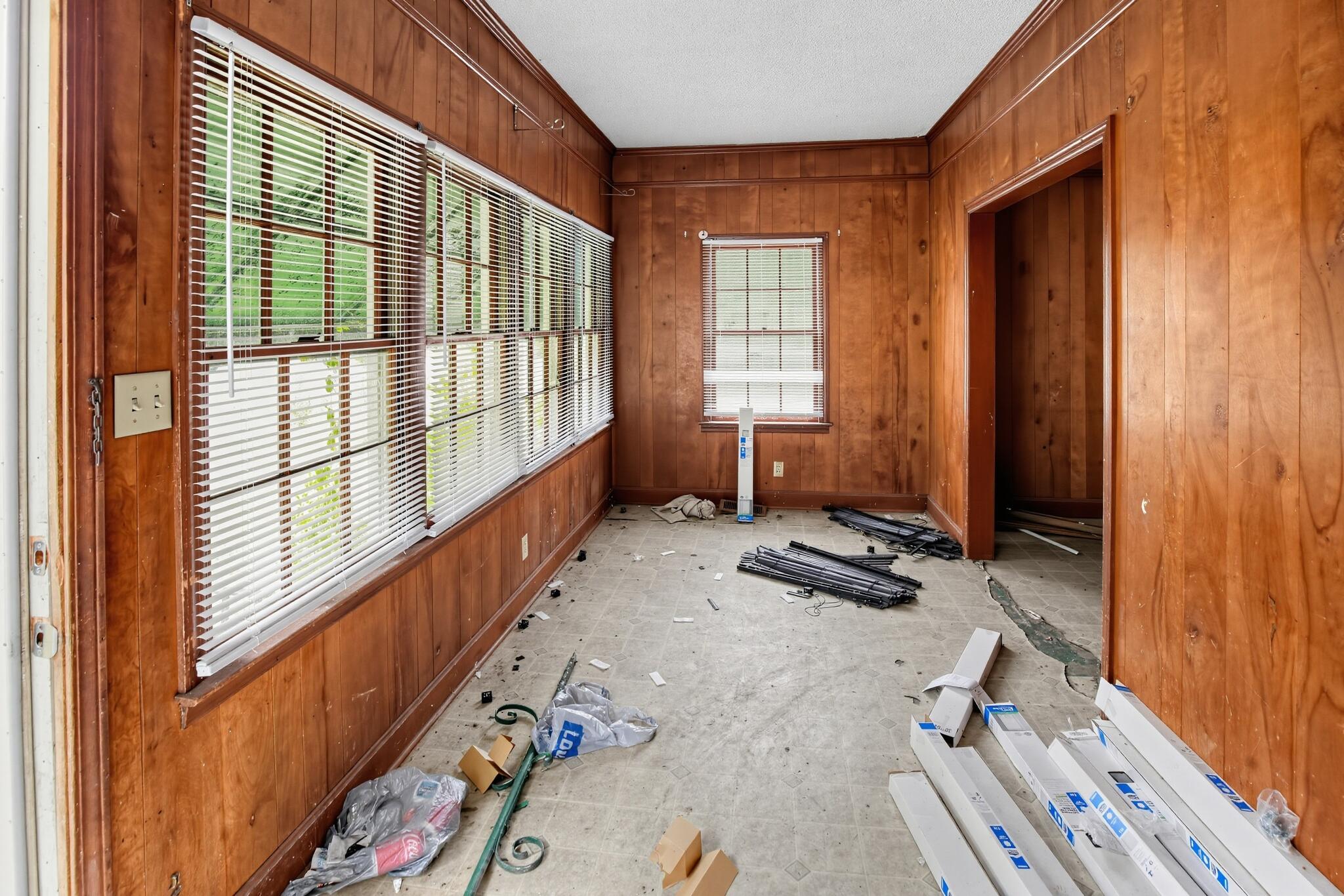 33 Edwards Street Sumter, SC 29150 - Photo 4 of 14 06_33_Edwards_St-Living_room-8368