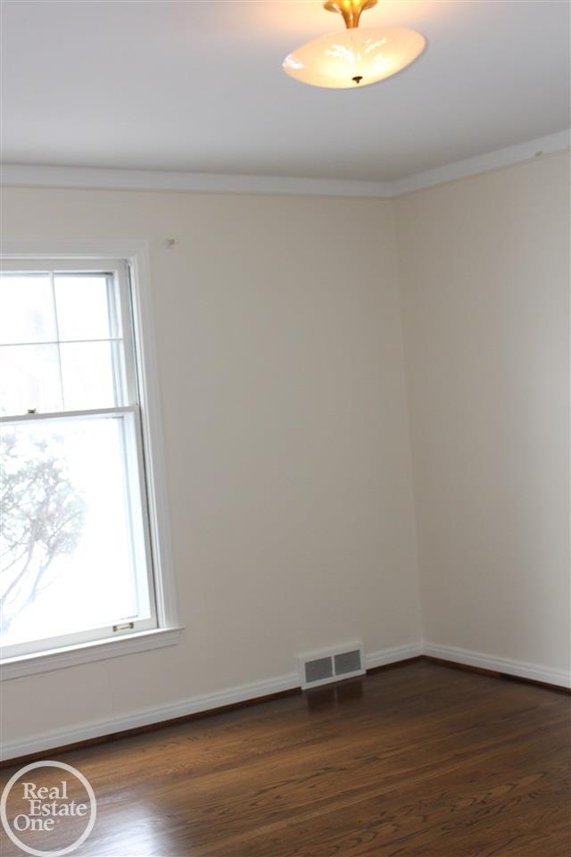 538 Barrington Road Grosse Pointe Park, MI 48230 - Photo 11 of 18