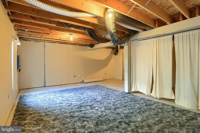 a view of utility room