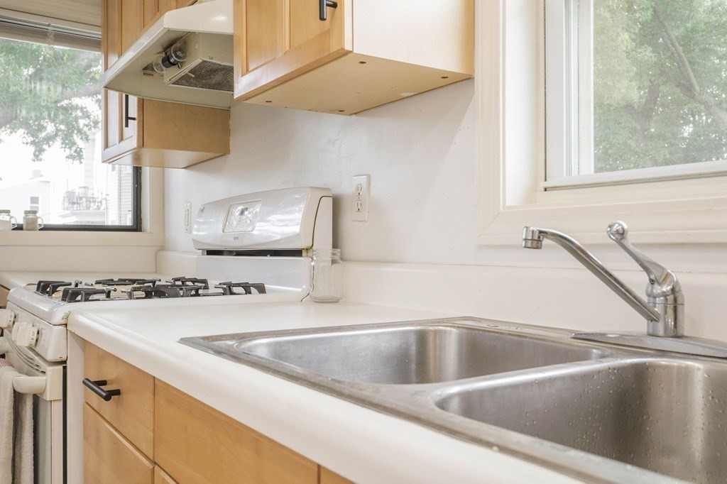 34 Everett Avenue, Unit 2 Somerville, MA 02145 - Photo 11 of 31