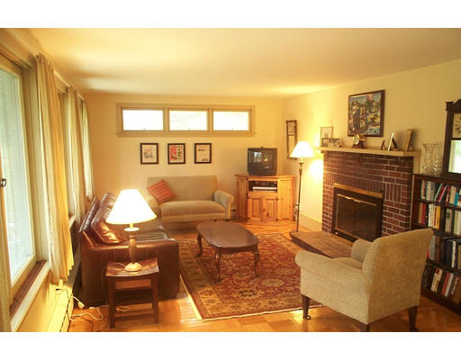 6 Highfield Road Hingham, MA 02043 - Photo 4 of 10 Gallery Image 4
