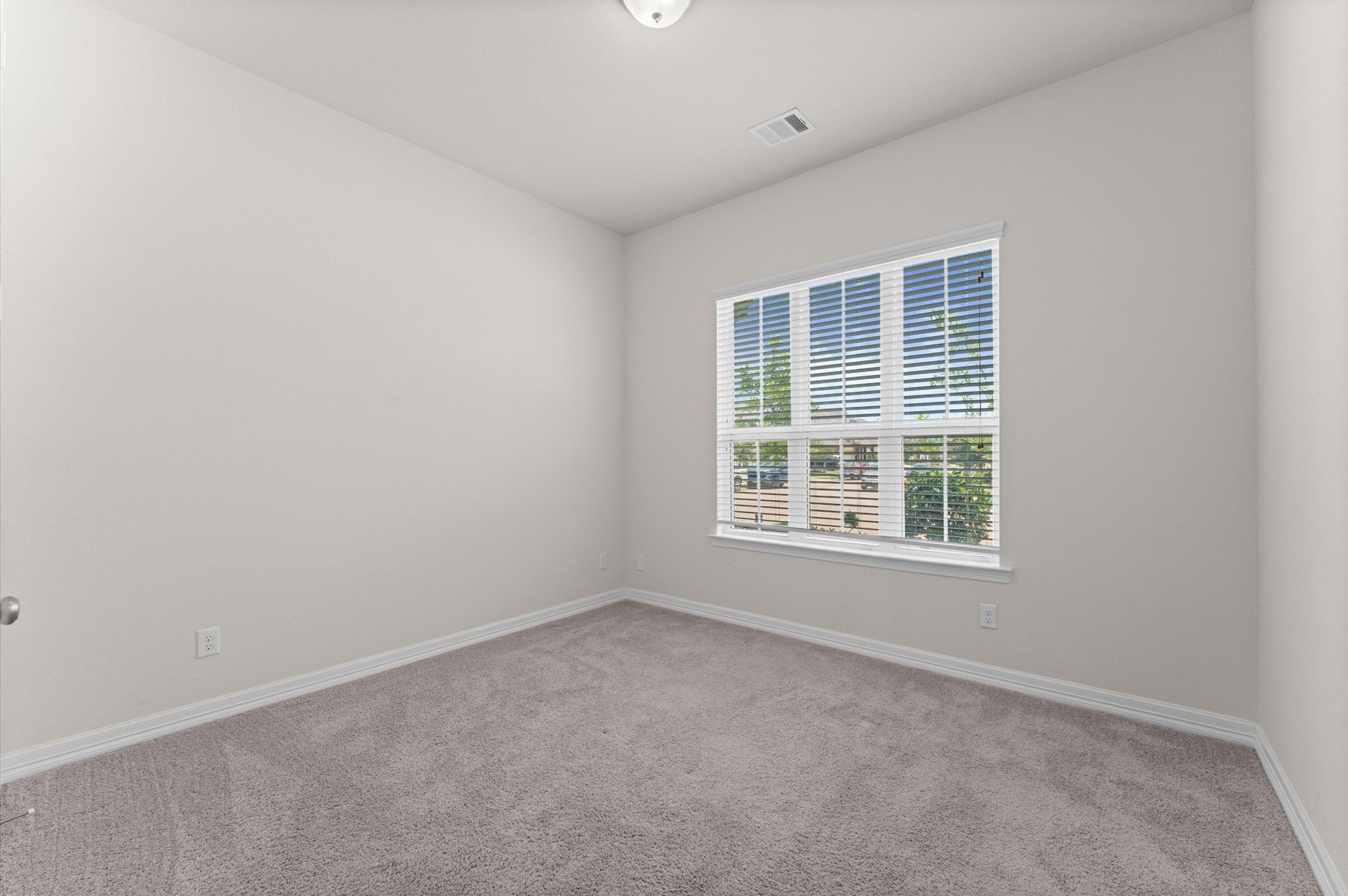 10106 Blythe Street Rosharon, TX 77583 - Photo 26 of 46 First floor guest bathroom