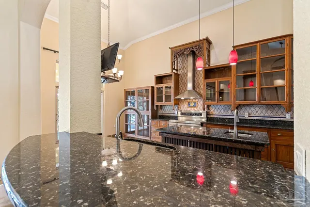 a view of entryway with a livingroom