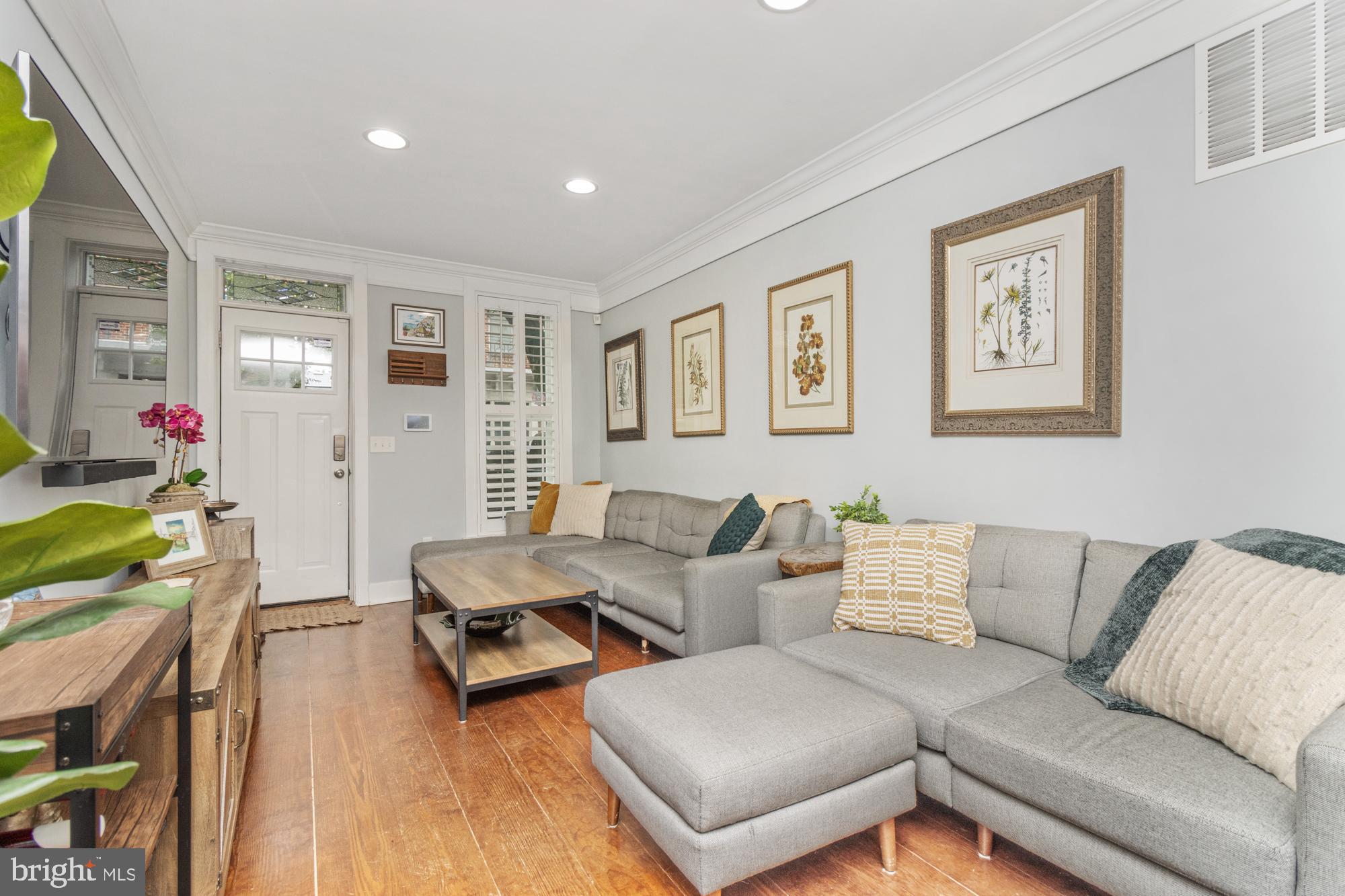 217 East Cross Street Baltimore, MD 21230 - Photo 2 of 50 a living room with furniture and wooden floor