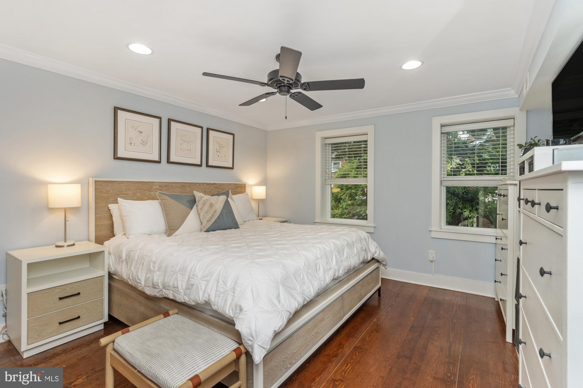 217 East Cross Street Baltimore, MD 21230 - Photo 21 of 50 a bedroom with a bed and a window