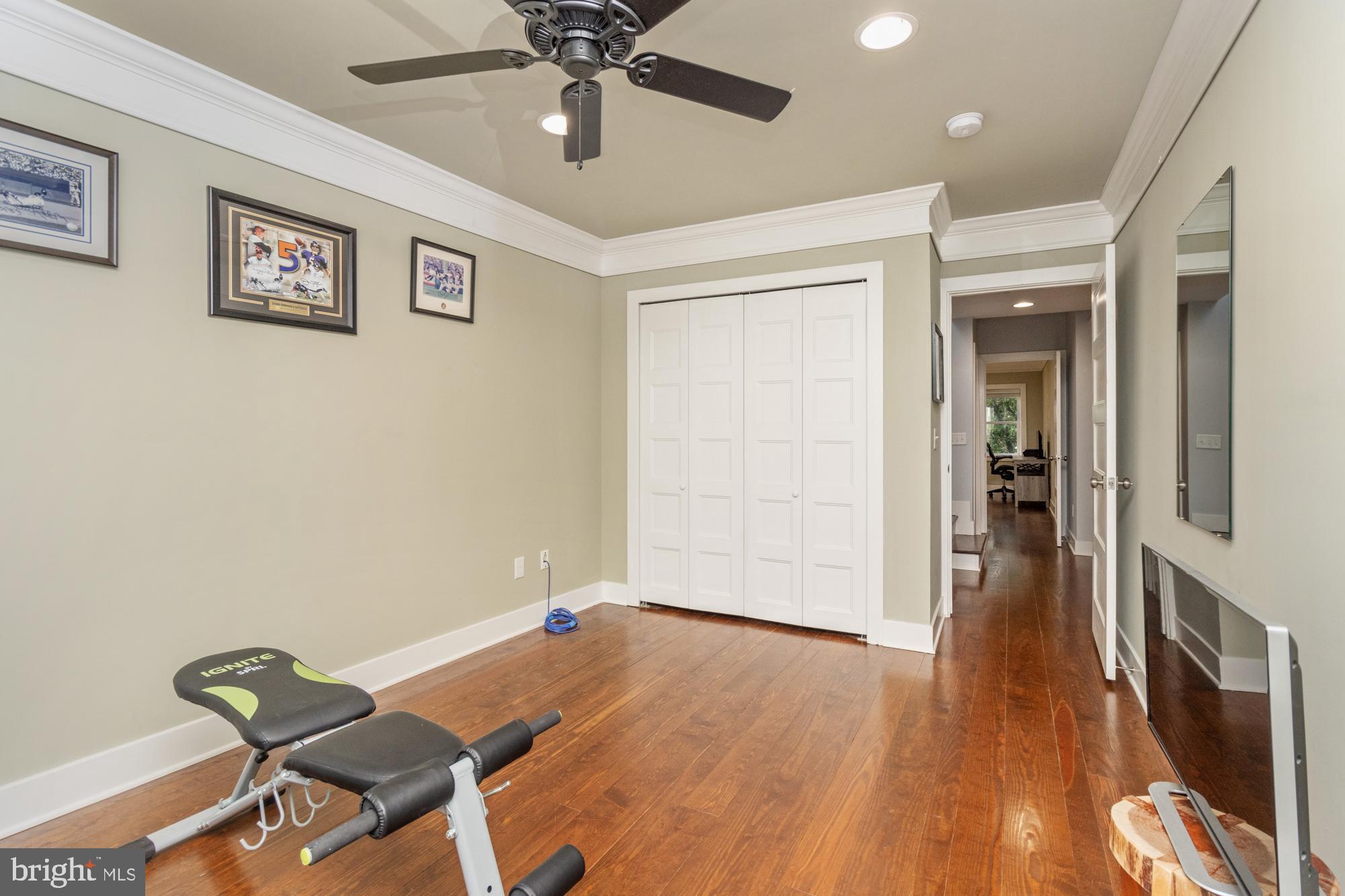 217 East Cross Street Baltimore, MD 21230 - Photo 43 of 50 a furnished livingroom with a workspace