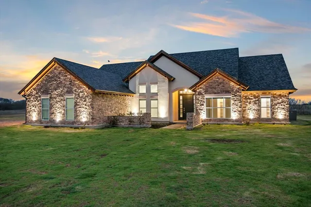 $3,200 | 280 P East P Dawson Road, Unit E, Maypearl, TX 76064