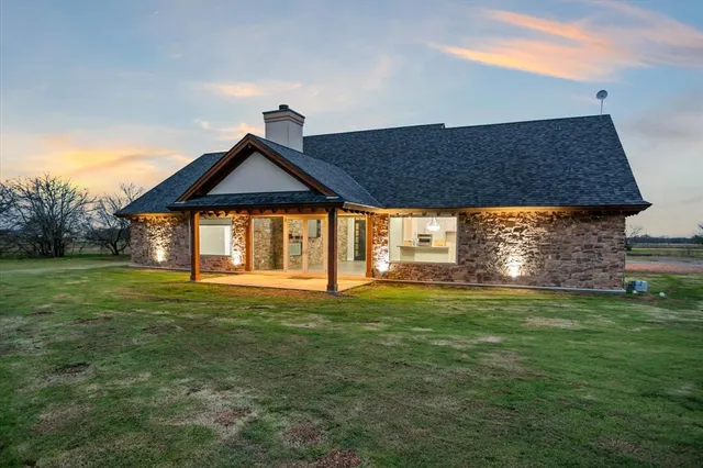 $3,200 | 280 East P Dawson Road, Unit E, Maypearl, TX 76064