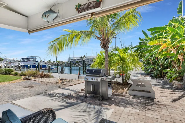a living room with lots of furniture and kitchen view