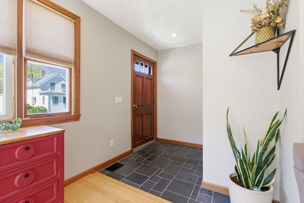 7 Maple Street, Unit 7 Reading, MA 01867 - Photo 4 of 40