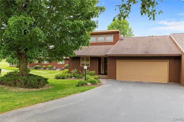 $269,900 | 202 Weatheridge Drive, Camillus, NY 13031
