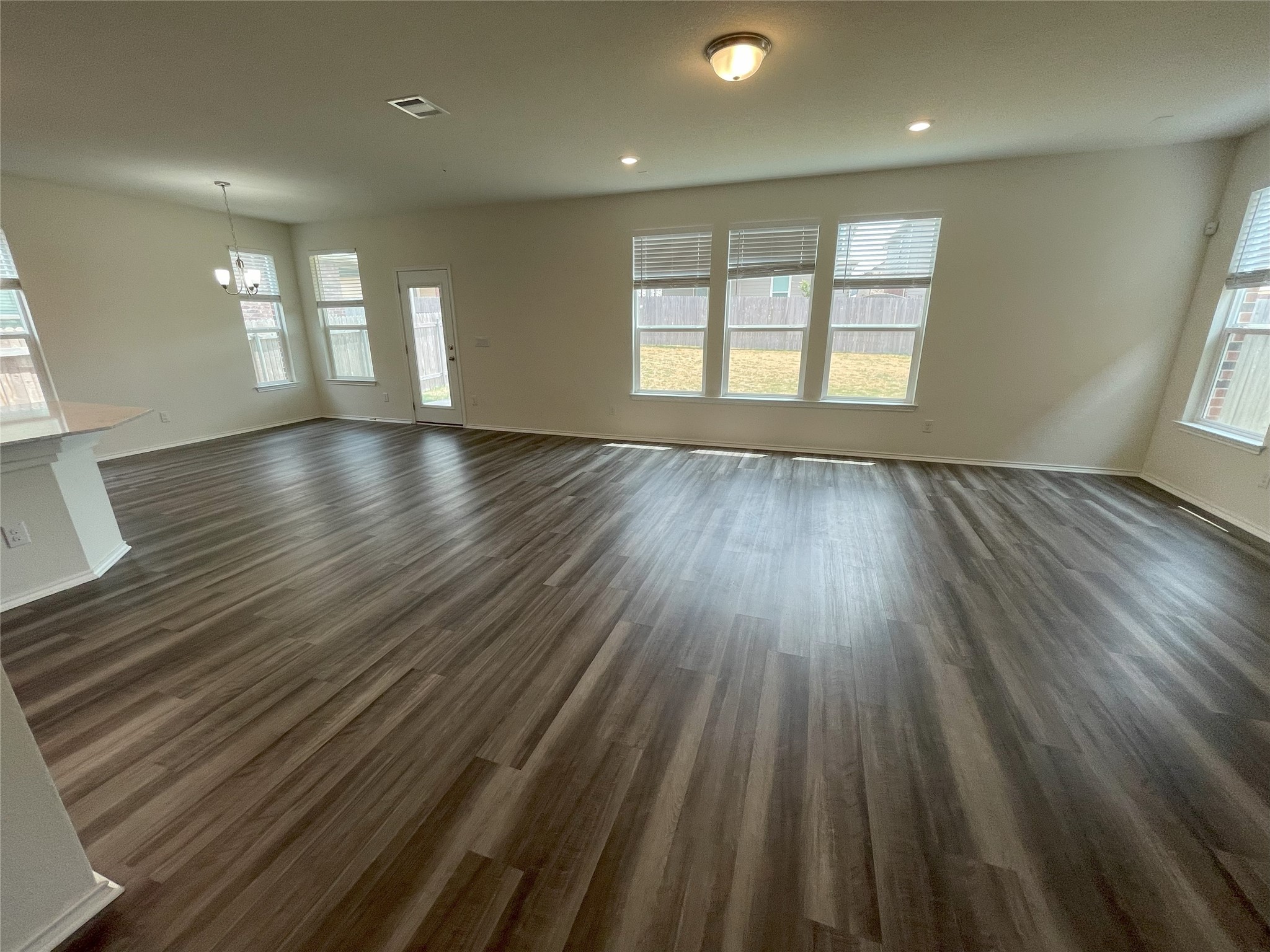 541 Ayinger Lane Austin, TX 78728 - Photo 8 of 34