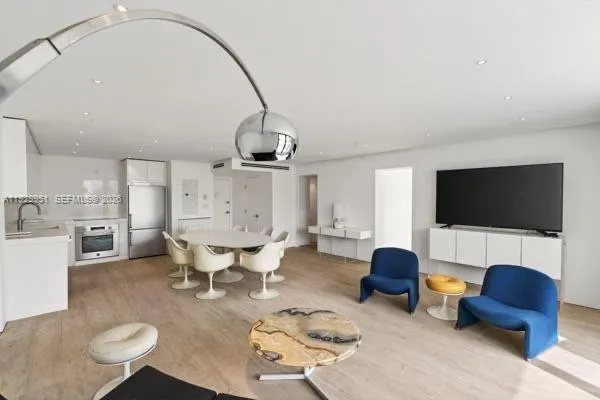 $559,900 | 1800 Collins Avenue, Unit 5E, Miami Beach, FL 33139