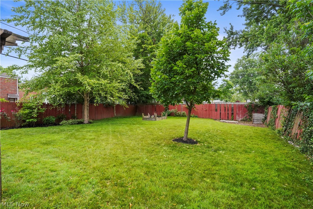2122 Campus Road Cleveland, OH 44121 - Photo 38 of 39 View of yard
