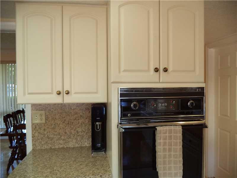 2083 North Conference Drive Boca Raton, FL 33486 - Photo 7 of 20 Kitchen