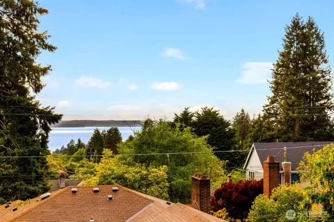 $450,000 | 11515 Greenwood Avenue North, Unit C, Seattle, WA 98133
