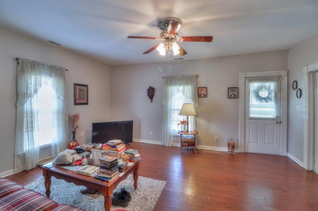 86 Oak Grove Road Decherd, TN 37324 - Photo 4 of 37