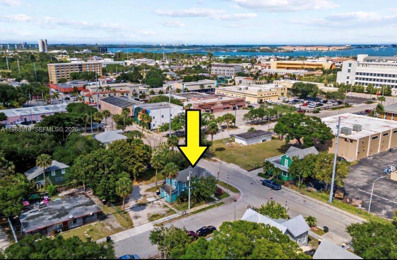 700 Boston Avenue, Unit B Fort Pierce, FL 34950 - Photo 4 of 12 a view of a city