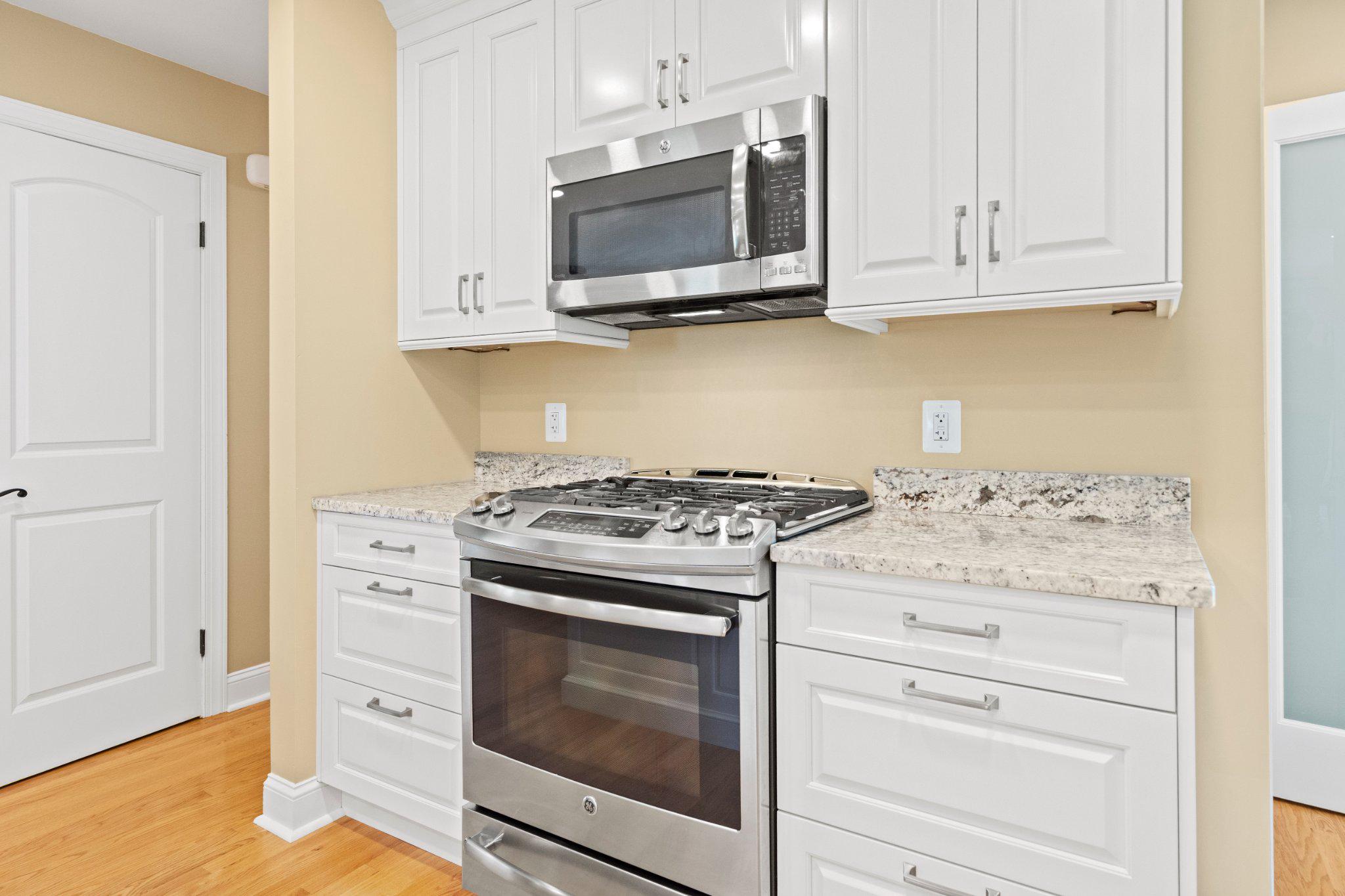 407 Plumtree Road Bel Air, MD 21015 - Photo 11 of 38 Gourmet Eat-in Kitchen