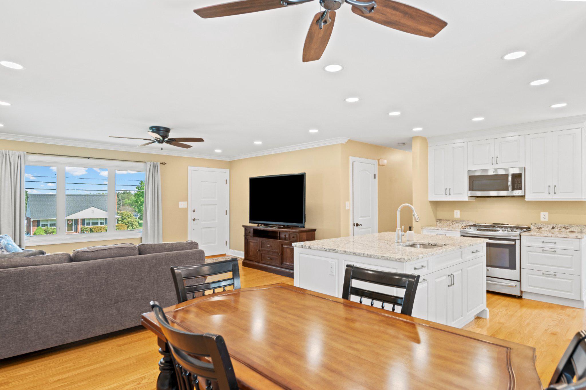 407 Plumtree Road Bel Air, MD 21015 - Photo 9 of 38 Gourmet Eat-in Kitchen