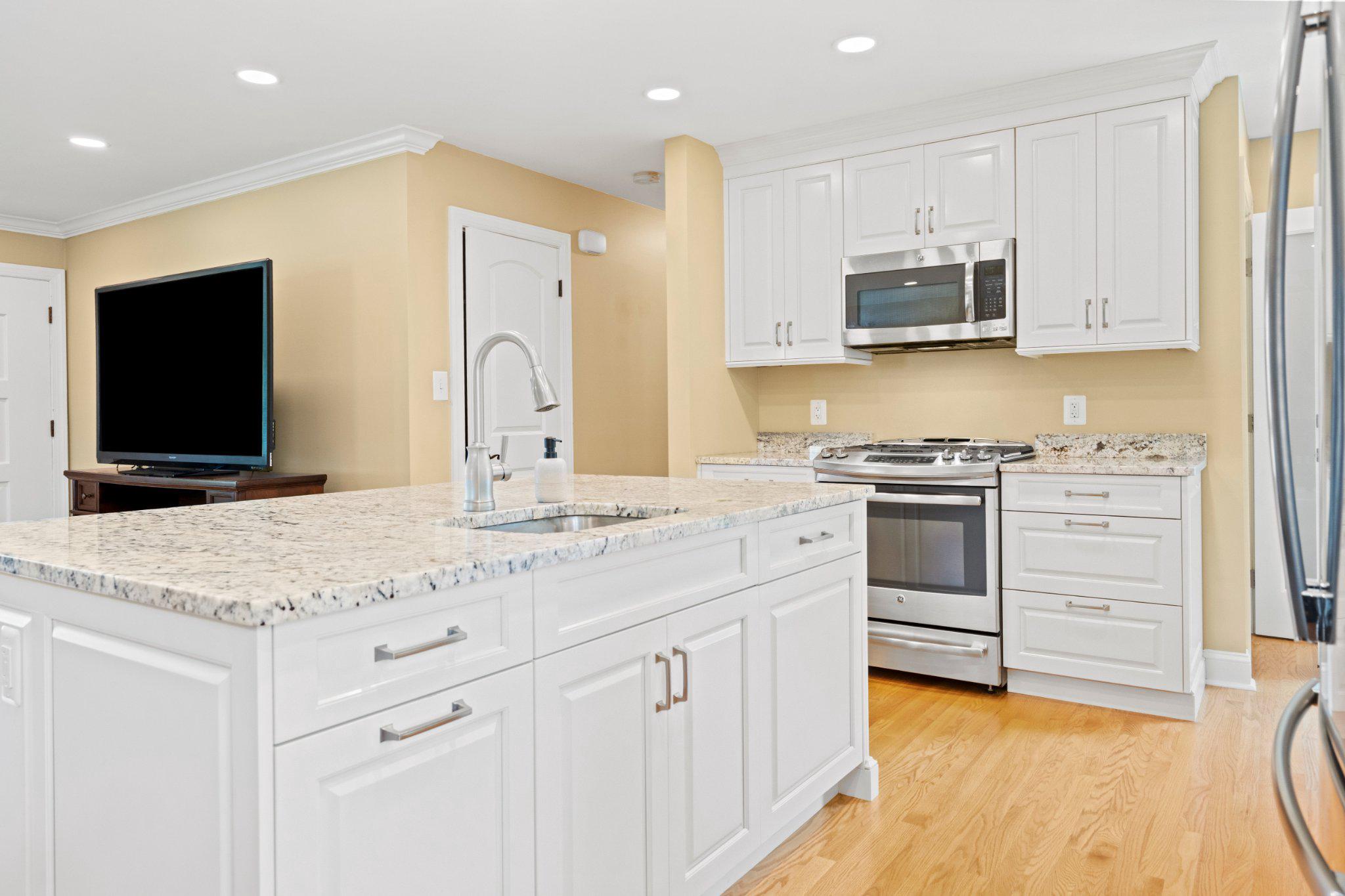 407 Plumtree Road Bel Air, MD 21015 - Photo 10 of 38 Gourmet Eat-in Kitchen