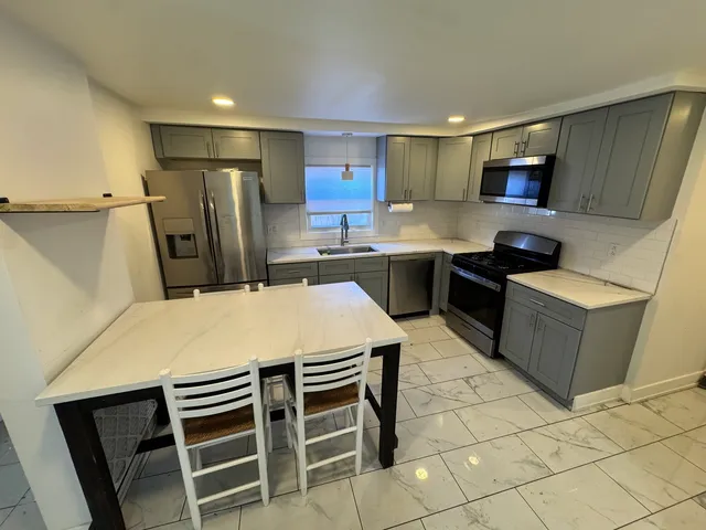 $635,000 | 3505 West Montrose Avenue, Chicago, IL 60618