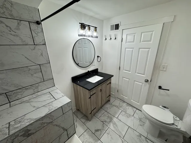 $635,000 | 3505 West Montrose Avenue, Chicago, IL 60618