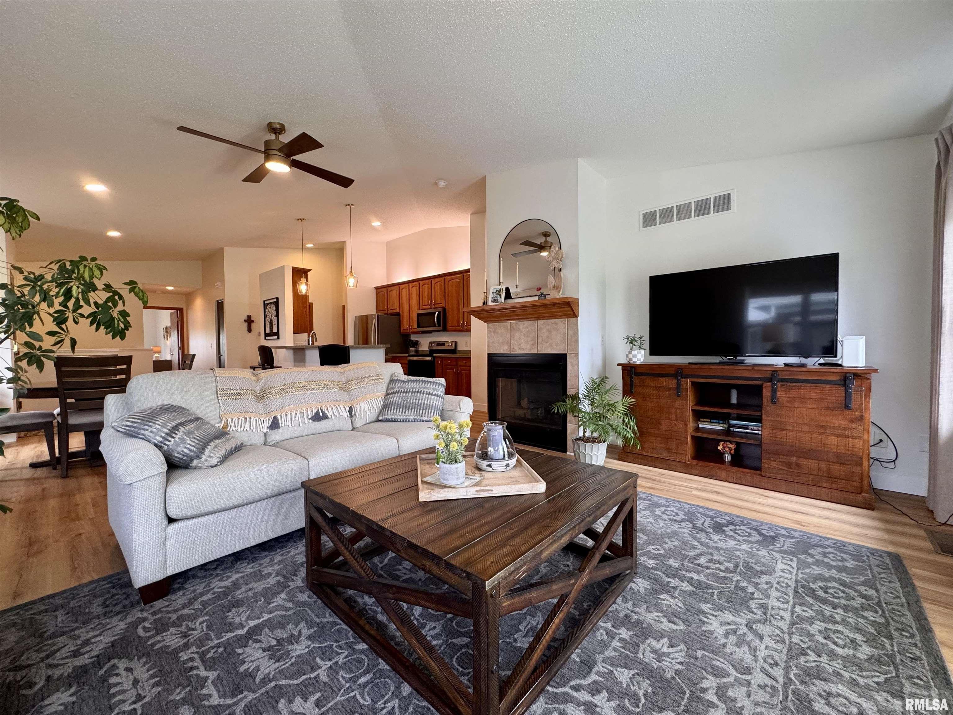 1123 Hawthorn Ridge Macomb, IL 61455 - Photo 10 of 34