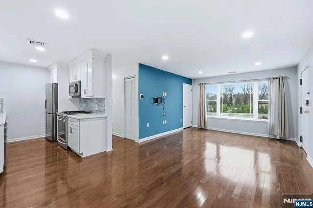 $2,700 | 253 Park Avenue, Unit 305, Rutherford, NJ 07070