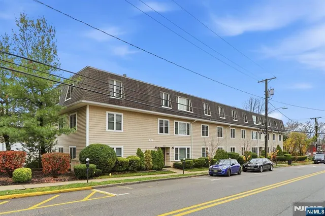 $2,700 | 253 Park Avenue, Unit 305, Rutherford, NJ 07070