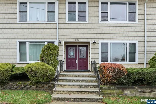$2,700 | 253 Park Avenue, Unit 305, Rutherford, NJ 07070
