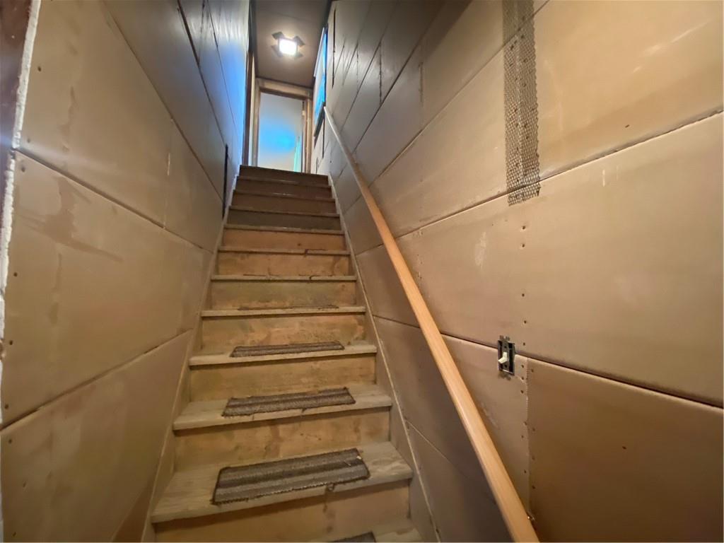 548 Chestnut Street Monessen, PA 15062 - Photo 14 of 41