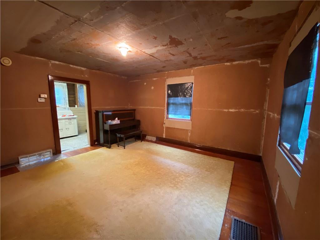 548 Chestnut Street Monessen, PA 15062 - Photo 19 of 41