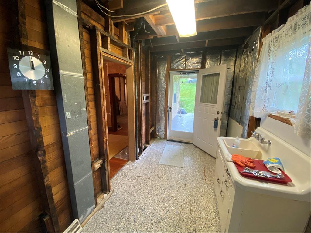 548 Chestnut Street Monessen, PA 15062 - Photo 20 of 41