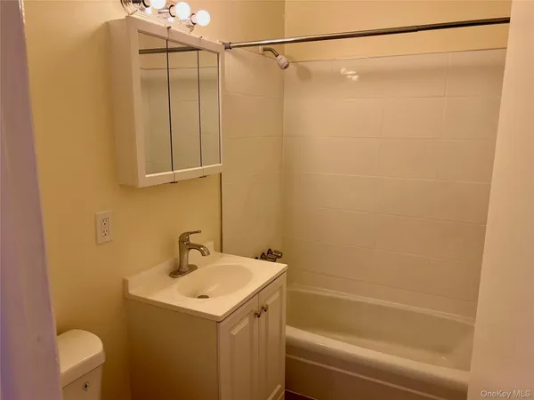 $1,600 | 63 Kenwood Drive, New Windsor, NY 12553