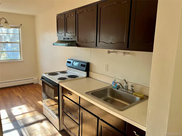 $1,600 | 63 Kenwood Drive, New Windsor, NY 12553