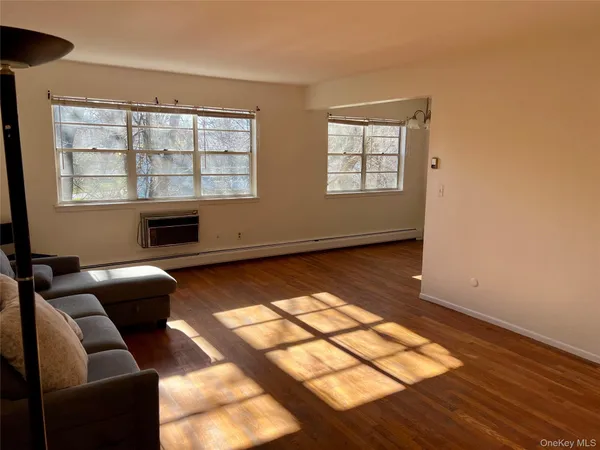 $1,600 | 63 Kenwood Drive, New Windsor, NY 12553