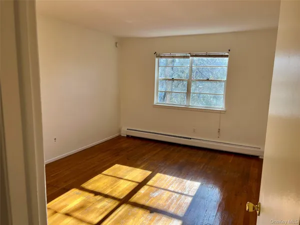$1,600 | 63 Kenwood Drive, New Windsor, NY 12553